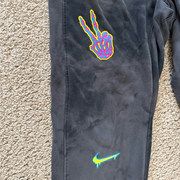 Nike "Peace, Love, Basketball" Hardwood pants black tie-dye wash size Medium - Picture 2 of 11